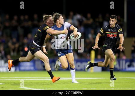 SYDNEY, AUSTRALIEN - 25. MÄRZ: Nicho Hynes of the Storm macht beim NRL-Spiel der dritten Runde zwischen den Penrith Panthers und Melbourne Storm im BlueBet Stadium am 25. März 2021 in Sydney, Australien, einen Flickpass. Quelle: Kevin Manning/Speed Media/Alamy Live News Stockfoto