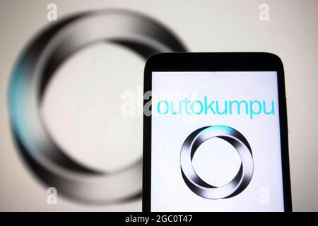 Ukraine. August 2021. Auf dieser Abbildung ist ein Logo der Outokumpu Group (Outokumpu Oyj) auf einem Smartphone-Bildschirm zu sehen. (Bild: © Pavlo Gonchar/SOPA Images via ZUMA Press Wire) Stockfoto