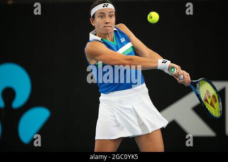 ADELAIDE, AUSTRALIEN - 22. FEBRUAR: Anastasija Sevastova von Lativa trifft am ersten Tag des Adelaide International Tennisturniers am Memorial Drive am 22. Februar 2021 in Adelaide, Australien, eine Rückhand gegen Caroline Garcia aus Frankreich. Quelle: Peter Mundy/Speed Media/Alamy Live News Stockfoto