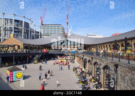 Coal Drops Yard Shopping Complex in King's Cross. London, Großbritannien. April 2021. Stockfoto