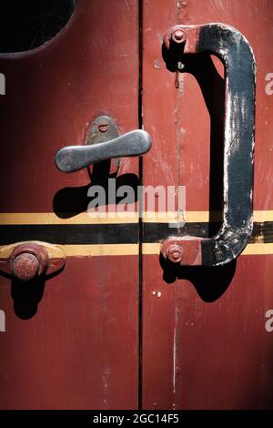 Tür eines alten Eisenbahnwagens Stockfoto