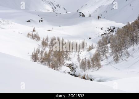 FRANKREICH, SAVOIE (73), VAL-D'ISERE, WINTERLANDSCHAFT DES ISERE-TALS ÜBER DEM FORNET Stockfoto