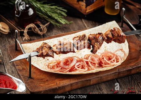 Gegrillte schaschlik-Spieße mit georgianischem Hammelfleisch Stockfoto