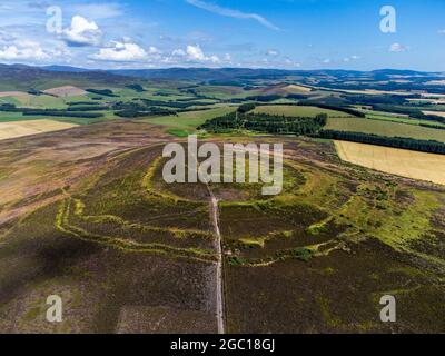 Luftaufnahme des Hügels der Eisenzeit, bekannt als Brown Caterthun in der Nähe von Brechin, Angus, Schottland Stockfoto