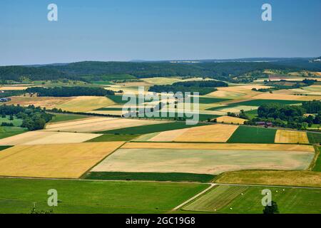 blick vom Schloss Saaleck bei Hammelburg auf das Tal der Fraenkischen Saale mit den Dörfern Untereschenbach (vorne) und Diebach (hinten), Stockfoto