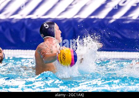 Tokio, Japan. August 2021. TOKIO, JAPAN - 6. AUGUST: Hannes Daube aus den Vereinigten Staaten während des olympischen Wasserball-Turniers 2020 in Tokio (5.-8. Spiel zwischen Italien und den Vereinigten Staaten) im Tatsumi Waterpolo Center am 6. August 2021 in Tokio, Japan (Foto: Marcel ter Bals/Orange Picics) Credit: Orange Pics BV/Alamy Live News Stockfoto