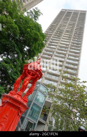 Paris, Richard Wallace-Brunnen, Wohnbauten in Tolbiac // Paris, Wohnungshäuser um Tolbiac, Richard Wallace Brunnen Stockfoto