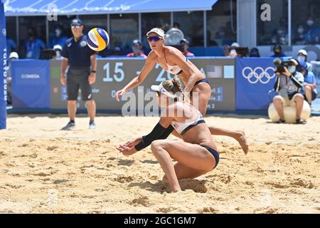 Tokio, Japan. 6. August 2021: Finale mit April ROSS (USA)/Alix Klineman (USA), Action, Spielszene. Beachvolleyball, Beachvolleyball-Finale der Frauen, womenâ s Gold Medal Match, Shiokaze Park am 6. August 2021. Olympische Sommerspiele 2020, ab 23.07. - 08.08.2021 in Tokio/Japan. Quelle: dpa picture Alliance/Alamy Live News Stockfoto