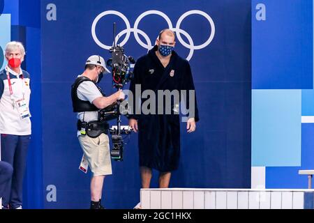 TOKIO, JAPAN - 6. AUGUST: Dusan Mandic aus Serbien während des Halbfinalspiels der Männer beim Olympischen Wasserball-Turnier Tokio 2020 zwischen Serbien und Spanien am 6. August 2021 im Tatsumi Waterpolo Center in Tokio, Japan (Foto: Marcel ter Bals/Orange Picles) Stockfoto