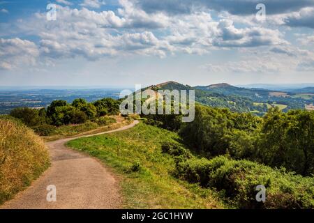 Südlich entlang des Pfads vom Worcestershire Beacon durch die Malvern Hills, Worcestershire / Herefordshire, England Stockfoto