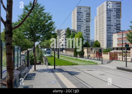 Paris, moderne Straßenbahnlinie T3, Diane Arbus // Paris, Moderne Tramway-Linie T3, Diane Arbus Stockfoto