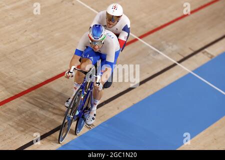 Tokio, Japan. August 2021. VIVIANI Elia (ITA) Bronze Medal during the Olympic Games Tokyo 2020, Cycling Track Men's Omnium Points Race on August 5, 2021 at Izu Velodrome in Izu, Japan - Photo Photo Photo Kishimoto/DPPI Credit: Independent Photo Agency/Alamy Live News Stockfoto