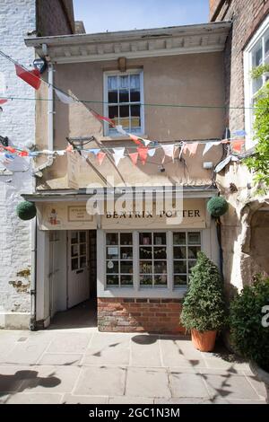 Die Beatrix Potter, Schneiderin des Gloucester-Geschäfts in Gloucester in Großbritannien Stockfoto