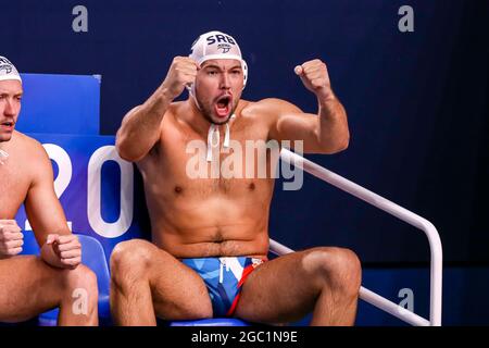 TOKIO, JAPAN - 6. AUGUST: Dusan Mandic aus Serbien während des Halbfinalspiels der Männer beim Olympischen Wasserball-Turnier Tokio 2020 zwischen Serbien und Spanien am 6. August 2021 im Tatsumi Waterpolo Center in Tokio, Japan (Foto: Marcel ter Bals/Orange Picles) Stockfoto