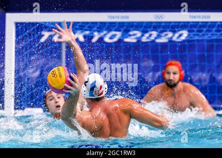 TOKIO, JAPAN - 6. AUGUST: Dusan Mandic aus Serbien während des Halbfinalspiels der Männer beim Olympischen Wasserball-Turnier Tokio 2020 zwischen Serbien und Spanien am 6. August 2021 im Tatsumi Waterpolo Center in Tokio, Japan (Foto: Marcel ter Bals/Orange Picles) Stockfoto