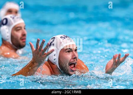 TOKIO, JAPAN - 6. AUGUST: Dusan Mandic aus Serbien während des Halbfinalspiels der Männer beim Olympischen Wasserball-Turnier Tokio 2020 zwischen Serbien und Spanien am 6. August 2021 im Tatsumi Waterpolo Center in Tokio, Japan (Foto: Marcel ter Bals/Orange Picles) Stockfoto