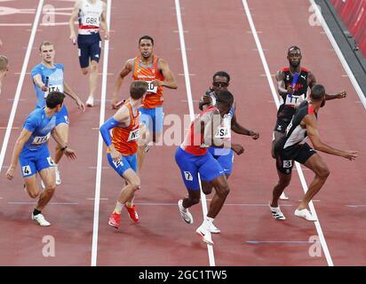 Tokio, Japan. August 2021. Die Athleten treten am Freitag, den 6. August 2021, in der 1. Runde der 4 x 400-Meter-Staffel der Männer bei den Olympischen Sommerspielen 2020 in Tokio, Japan, an. Foto von Bob Strong/UPI Credit: UPI/Alamy Live News Stockfoto
