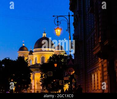 Verklärung Kathedrale, umgestaltet von Architekt V. Stasov in 1825-1829, Empire-Stil, beleuchtet in der Nacht, Pestel str, St. Petersburg, Russland Stockfoto