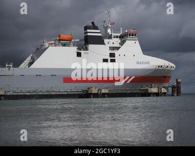 Sheerness, Kent, Großbritannien. August 2021. UK Wetter: Gemischt - bedeckt mit einigen sonnigen Zauber, aber drohende Regenwolken in Sheerness, Kent. Kredit: James Bell/Alamy Live Nachrichten Stockfoto