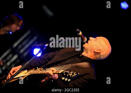 Midge Ure bei Lets Rock in den 80er Jahren in Leeds Stockfoto