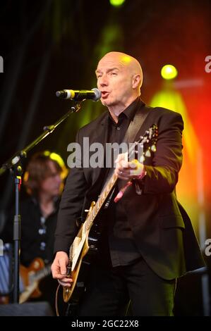 Midge Ure bei Lets Rock in den 80er Jahren in Leeds Stockfoto