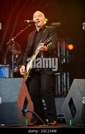 Midge Ure bei Lets Rock in den 80er Jahren in Leeds Stockfoto