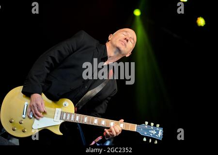 Midge Ure bei Lets Rock in den 80er Jahren in Leeds Stockfoto