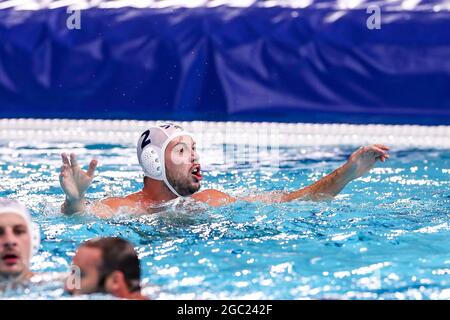 TOKIO, JAPAN - 6. AUGUST: Dusan Mandic aus Serbien während des Halbfinalspiels der Männer beim Olympischen Wasserball-Turnier Tokio 2020 zwischen Serbien und Spanien am 6. August 2021 im Tatsumi Waterpolo Center in Tokio, Japan (Foto: Marcel ter Bals/Orange Picles) Stockfoto