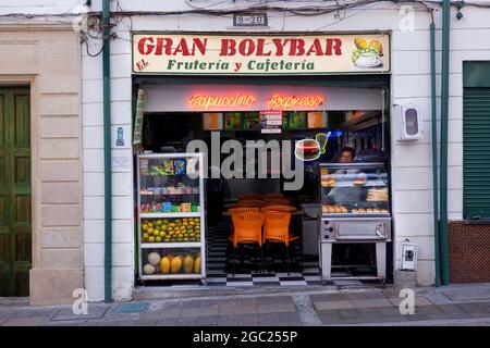 Fruteria und Cafeteria El Gran Bolybar in der Innenstadt von Bogota, Kolumbien. Stockfoto