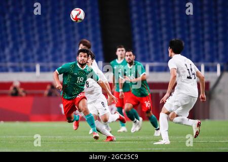 Saitama, Japan. August 2021. EDUARDO AGUIRRE (18) aus Mexiko in Aktion während des Fußballmatches der Männer mit Bronzemedaille zwischen Mexiko und Japan während der Olympischen Spiele in Tokio 2020 im Saitama-Stadion. Mexiko besiegt Japan 3:1. (Bild: © Rodrigo Reyes Marin/ZUMA Press Wire) Stockfoto