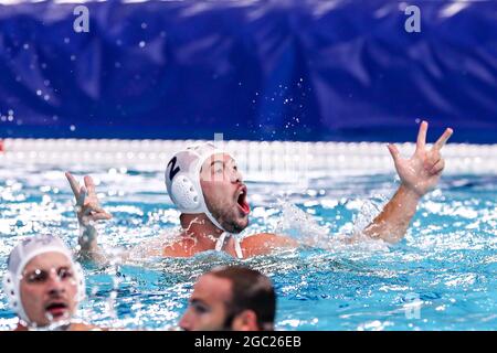 TOKIO, JAPAN - 6. AUGUST: Dusan Mandic aus Serbien während des Halbfinalspiels der Männer beim Olympischen Wasserball-Turnier Tokio 2020 zwischen Serbien und Spanien am 6. August 2021 im Tatsumi Waterpolo Center in Tokio, Japan (Foto: Marcel ter Bals/Orange Picles) Stockfoto