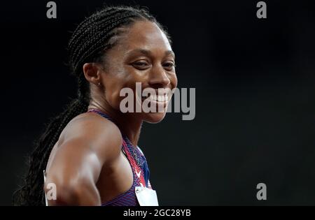 Die US-Amerikanerin Allyson Felix reagiert, nachdem sie am 14. Tag der Olympischen Spiele in Tokio 2020 in Japan beim 400-m-Finale der Frauen im Olympiastadion Bronze gewonnen hat. Bilddatum: Freitag, 6. August 2021. Stockfoto