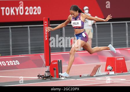 Tokio, Japan. August 2021. Allyson Felix aus den Vereinigten Staaten tritt beim 400-m-Finale der Frauen bei den Olympischen Spielen 2020 in Tokio, Japan, am 6. August 2021 an. Quelle: Li Ming/Xinhua/Alamy Live News Stockfoto