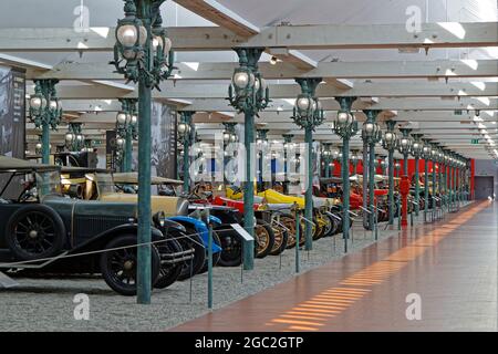 MULHOUSE, FRANKREICH, 28. Juni 2021 : die Cité de l'automobile oder Schlumpf-Sammlung beherbergt die weltweit größte Sammlung von Autos mit mehr als 500 Teilen Stockfoto