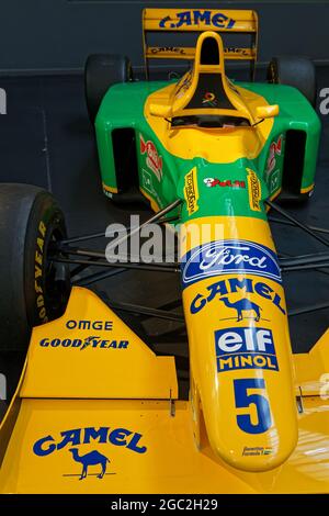 MULHOUSE, FRANKREICH, 28. Juni 2021 : Schumachers Benetton F1. Die Cité de l'automobile oder Schlumpf Collection beherbergt die weltweit größte Sammlung von c Stockfoto