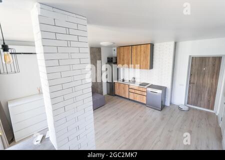 Küche und Wohnzimmer von Loft Apartment Stockfoto
