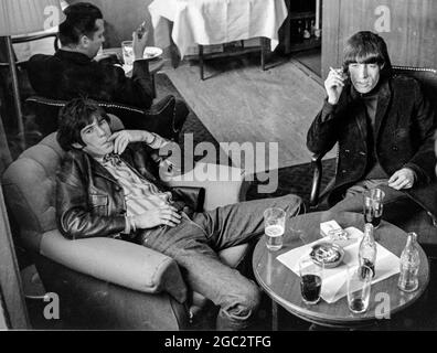 GÖTEBORG MARS 30 1965 Keith Richards und Bill Wyman von den Rolling Stones im Park Aveny Hotel in Göteborg Mars 30, 1965. Die Band sollte während ihrer Europatour auf einer Mässhallen-Popgala spielen.Foto: Björn Larsson Ask / SE / TT / Kod: 3020 Stockfoto
