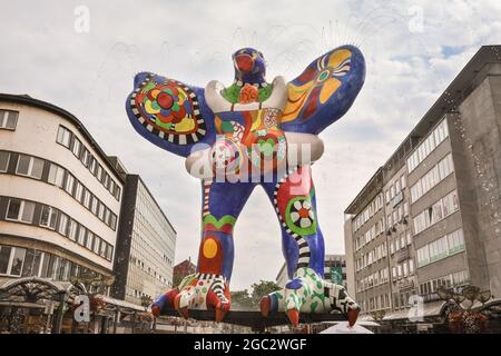 'Lifesaver' Brunnen, Skulptur und Brunnen (1989/1993) von Niki de Saint Phalle und Jean Tinguely, Duisburg, Deutschland Stockfoto