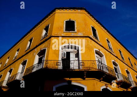 Kolonialarchitektur in der alten ummauerten Stadt Cartagena, Kolumbien. Stockfoto