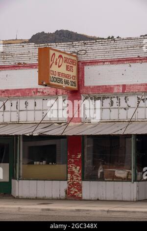 Verlassene Gebäude an der Main Street, Washtunca, Washington State, USA, illustrieren den städtischen Verfall in Kleinstädten Stockfoto