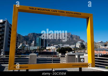 Tafelberg von der Victoria & Alfred Waterfront, Kapstadt, Südafrika Stockfoto