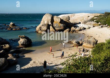 Menschen am Boulders Beach, Kap-Halbinsel, Südafrika Stockfoto