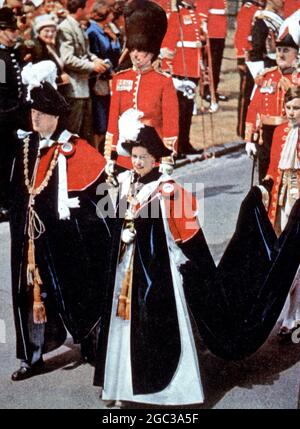 HM Queen Elizabeth II 1965 Strumpfband Zeremonie Stockfoto