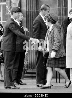 Edinburgh Schottland HRH Prinz Charles bei seinem ersten Treffen die Menschen Engagement von der HM Königin und HRH Herzog von Edinburgh im Palace of Holyrood House gegeben. 3. Juli 1965 Stockfoto