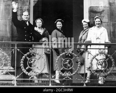 Amsterdam Niederlande drei Tage Staatsbesuch Königin und Prinz Philip . Prinz Philip, Königin Elizabeth, Königin Juliana, Prinzessin Beatrix und Prinzessin Irene auf dem Balkon des Königspalastes in Amsterdam. 25. März 1958 Stockfoto