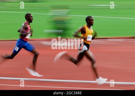 Tokio, Japan, 6. August 2021. Jacob Kiplimo vom Team Uganda in Aktion beim Finale der Männer über 5000 m am 14. Tag der Olympischen Spiele 2020 in Tokio. Quelle: Pete Dovgan/Speed Media/Alamy Live News Stockfoto