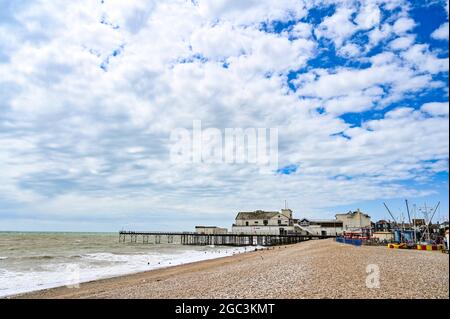 Der alte Pier an der Küste von Bognor Regis , West Sussex England, UK-Foto von Simon Dack Stockfoto