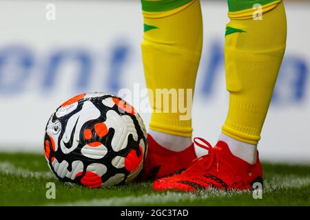 Nike Strike Aerowsculpt 2021/22 Offizieller Premier League-Spielball - Norwich City gegen Gillingham, Pre-Season Friendly, Carrow Road, Norwich, Großbritannien - 3. August 2021 Stockfoto