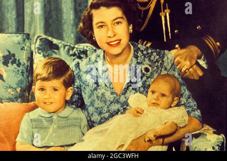 Prinzessin Elizabeth mit Prinz Charles und Prinzessin Anne als Baby 1951 Stockfoto