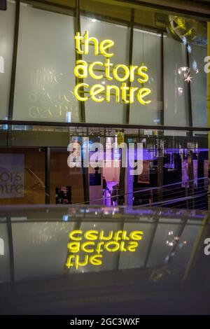 Die Schauspieler sind in der Tower Street, London, England, im Zentrum Stockfoto